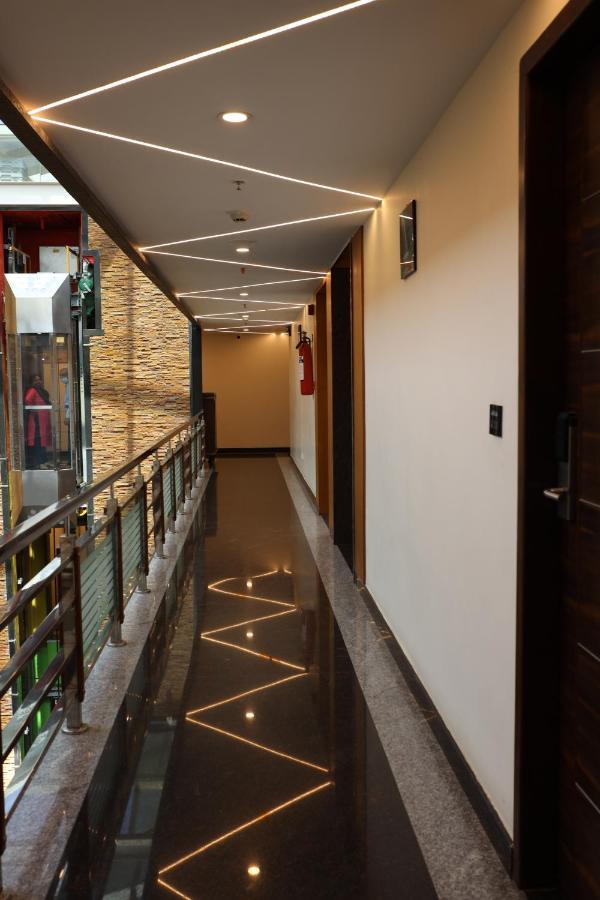 Npg Hotel Bangalore Just 10 Mins Drive From The Kempegowda International Airport Esterno foto